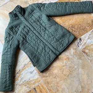 E studio vertical stitch quilted olive/zipper pkts